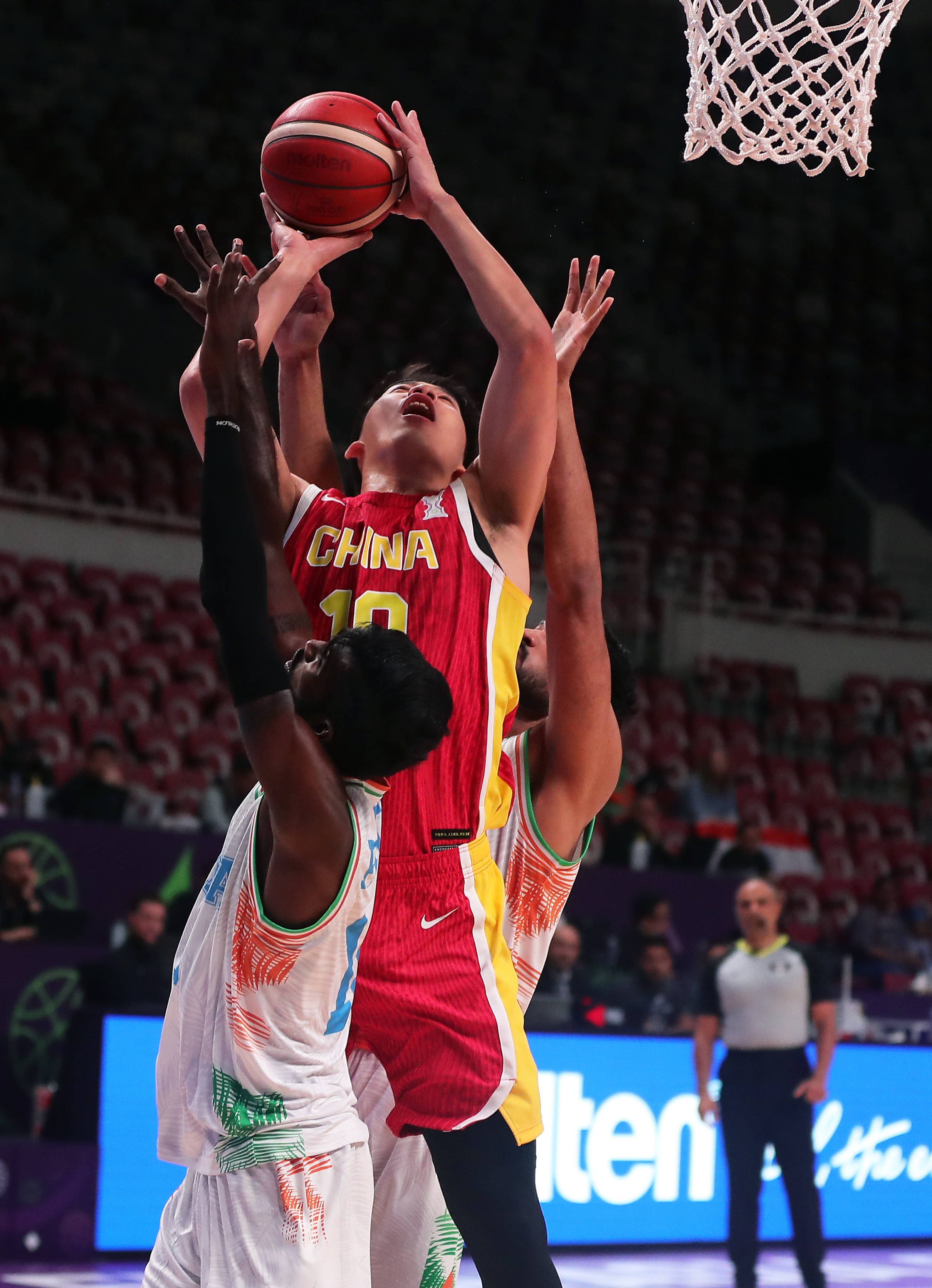 (体育)篮球——国际篮联亚洲杯:中国队对阵印度队