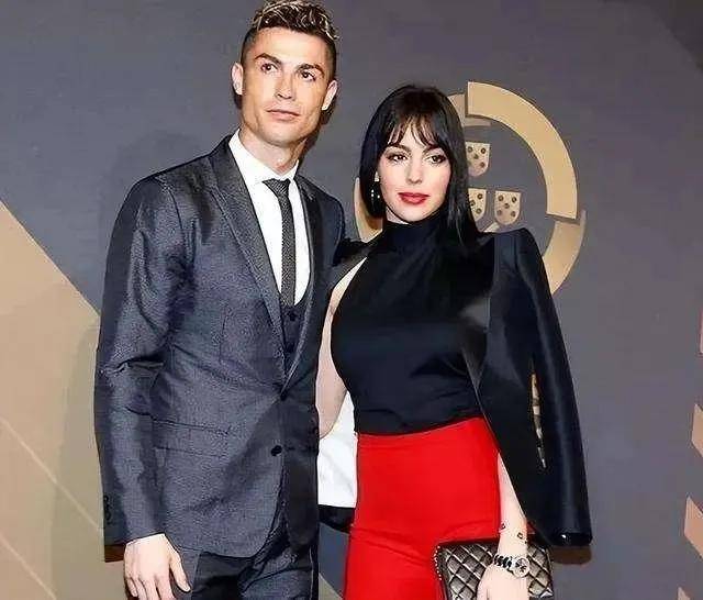 世界杯期间，谁是身材最火辣的球星太太？揭秘！