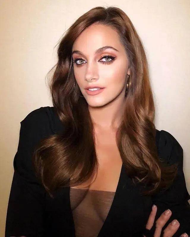 世界杯期间，谁是身材最火辣的球星太太？揭秘！