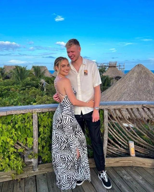 世界杯期间，谁是身材最火辣的球星太太？揭秘！