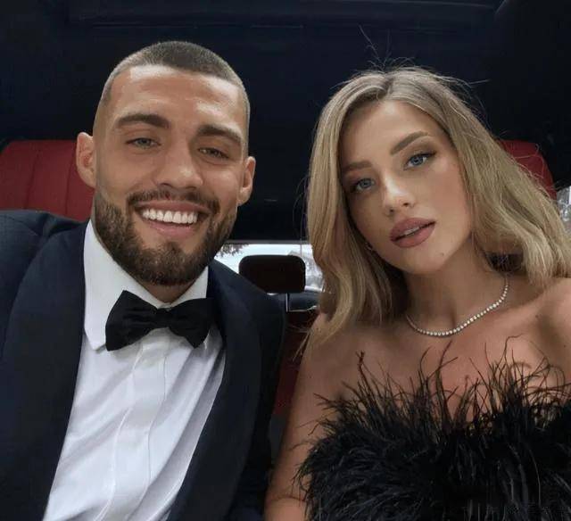 世界杯期间，谁是身材最火辣的球星太太？揭秘！