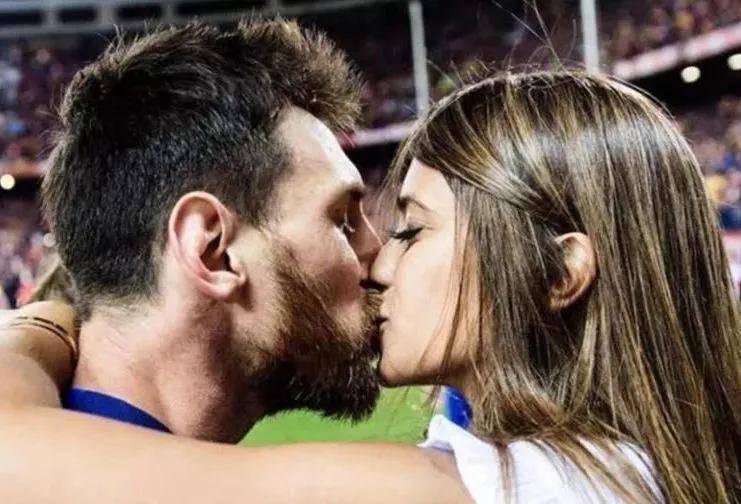 世界杯期间，谁是身材最火辣的球星太太？揭秘！