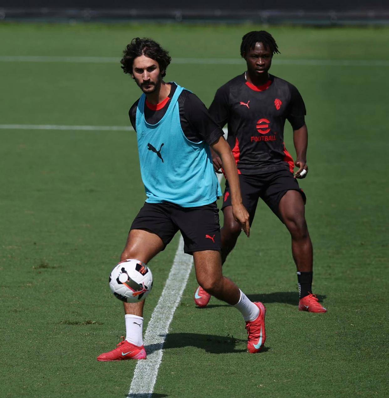 还要买中场?AC米兰考察国米青训和尤文旧将,冗员已堆积严重