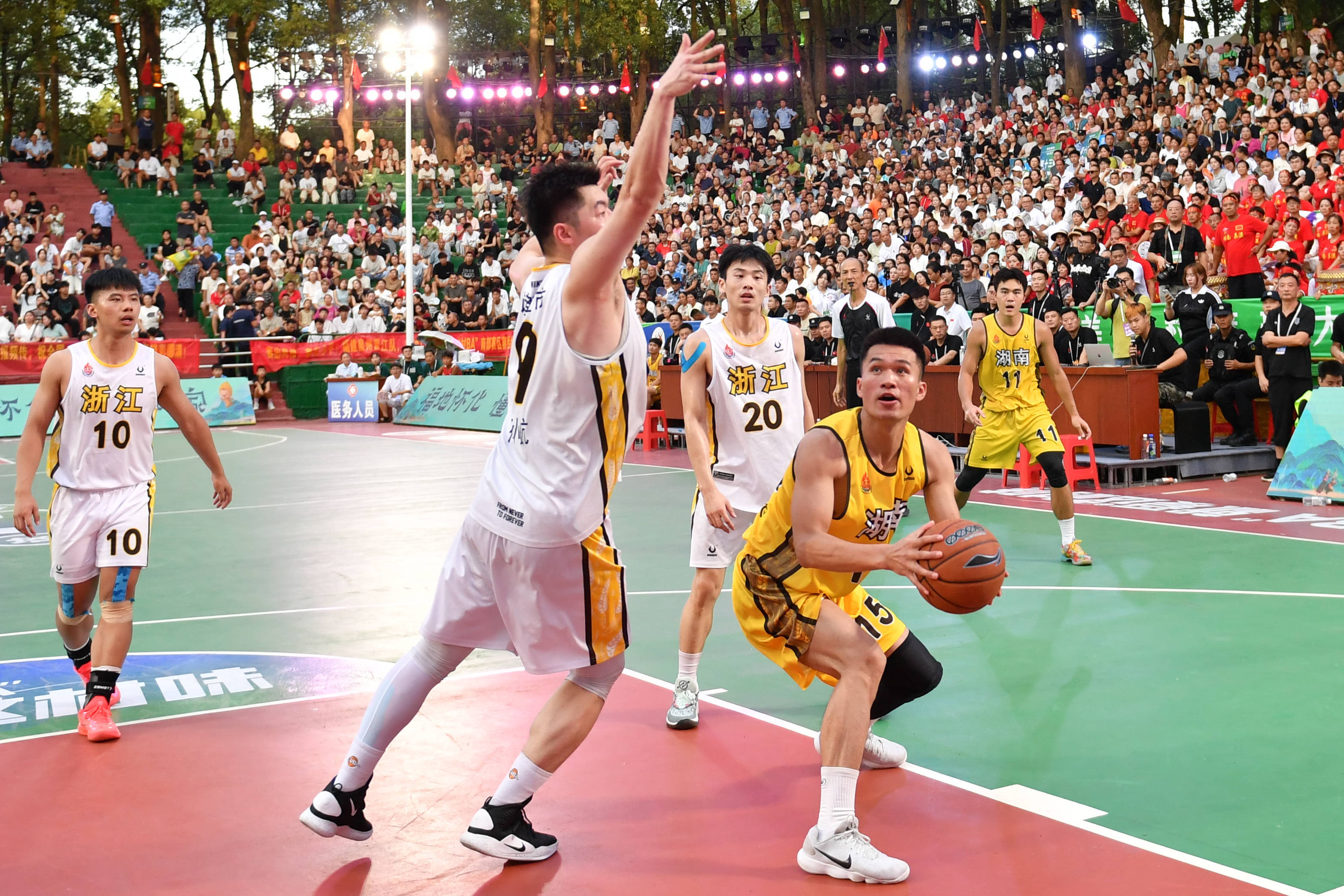 (体育)篮球——2025年全国和美乡村篮球大赛南部赛区落幕