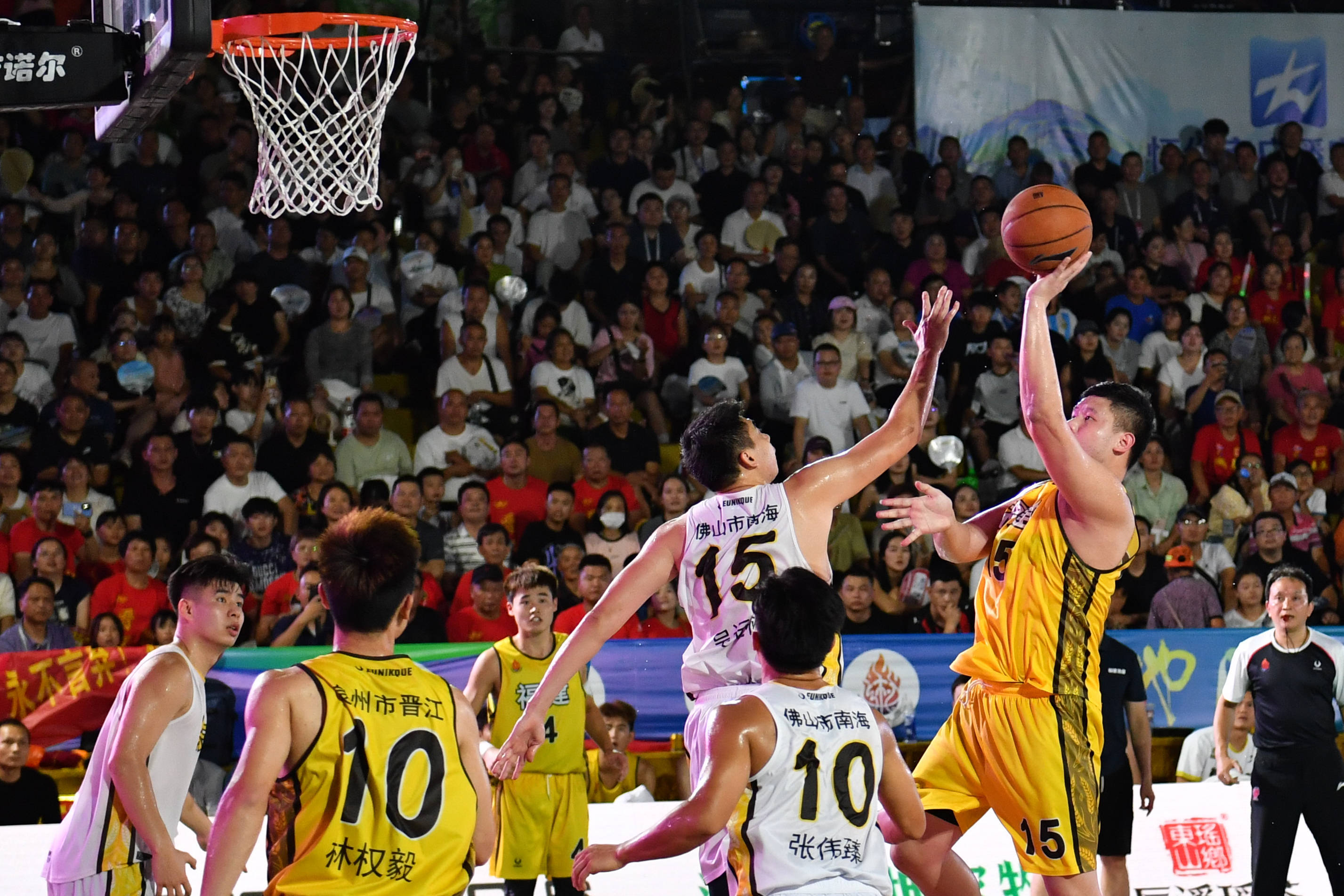 (体育)篮球——2025年全国和美乡村篮球大赛南部赛区落幕