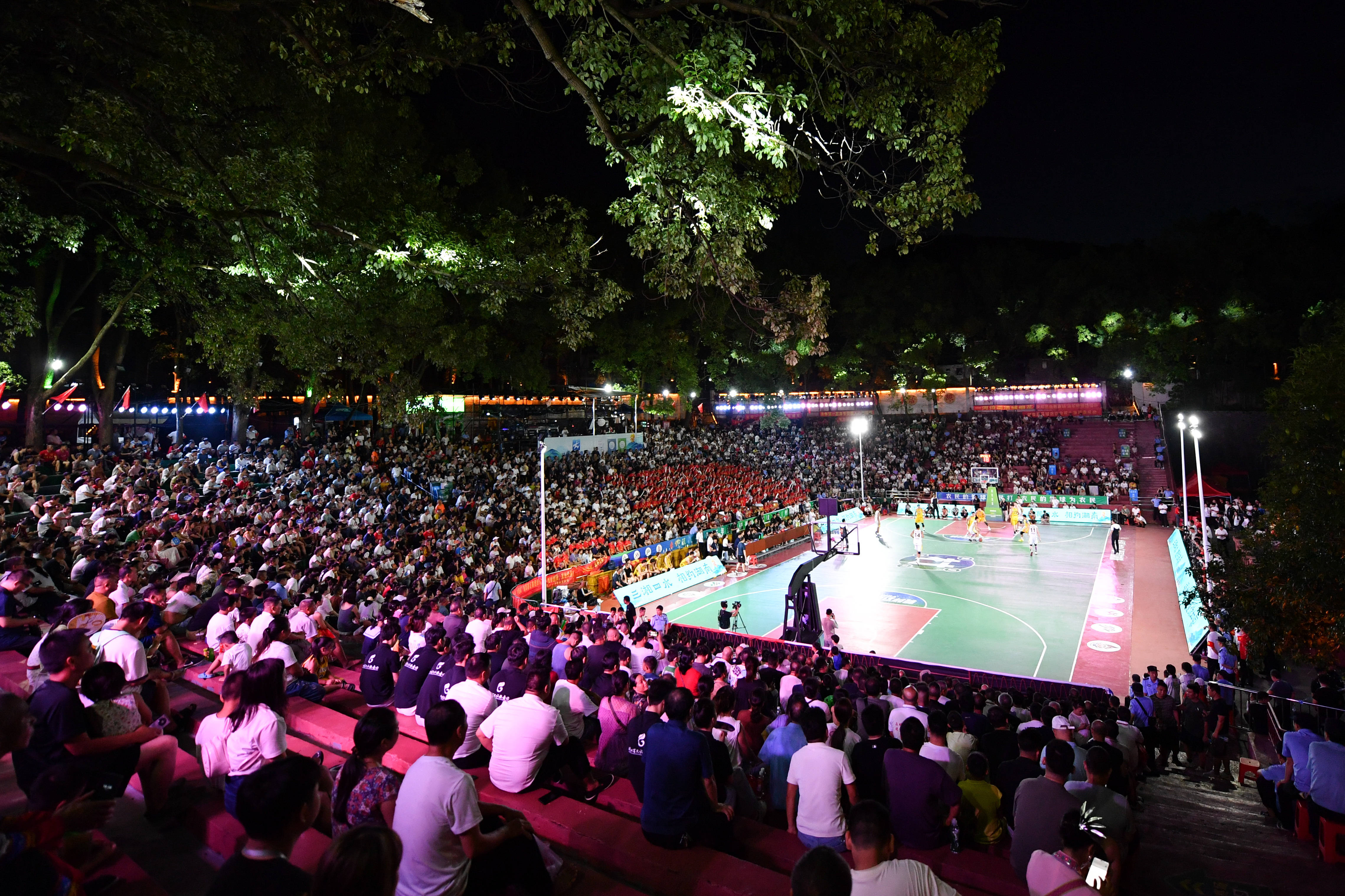 (体育)篮球——2025年全国和美乡村篮球大赛南部赛区落幕