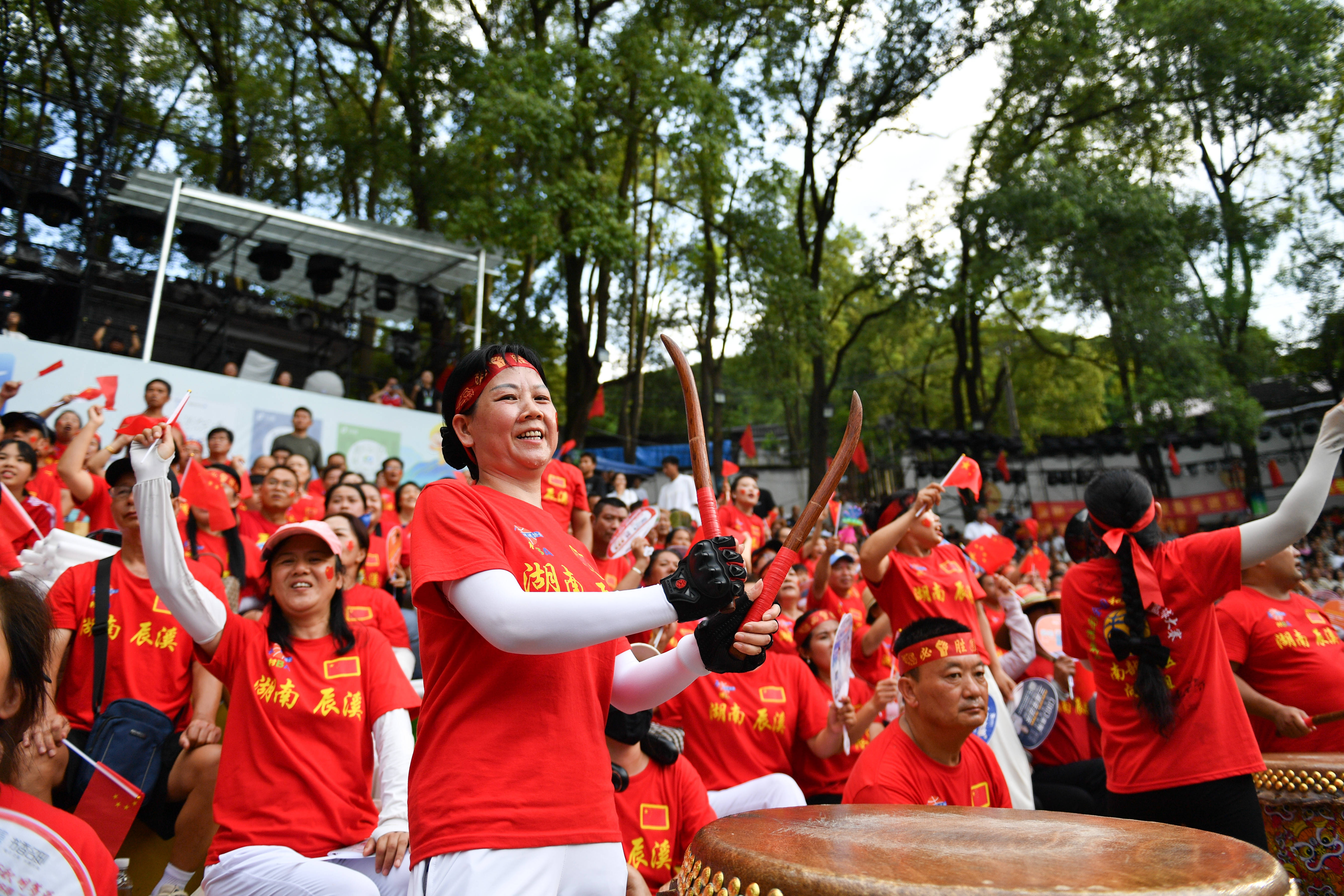 (体育)篮球——2025年全国和美乡村篮球大赛南部赛区落幕