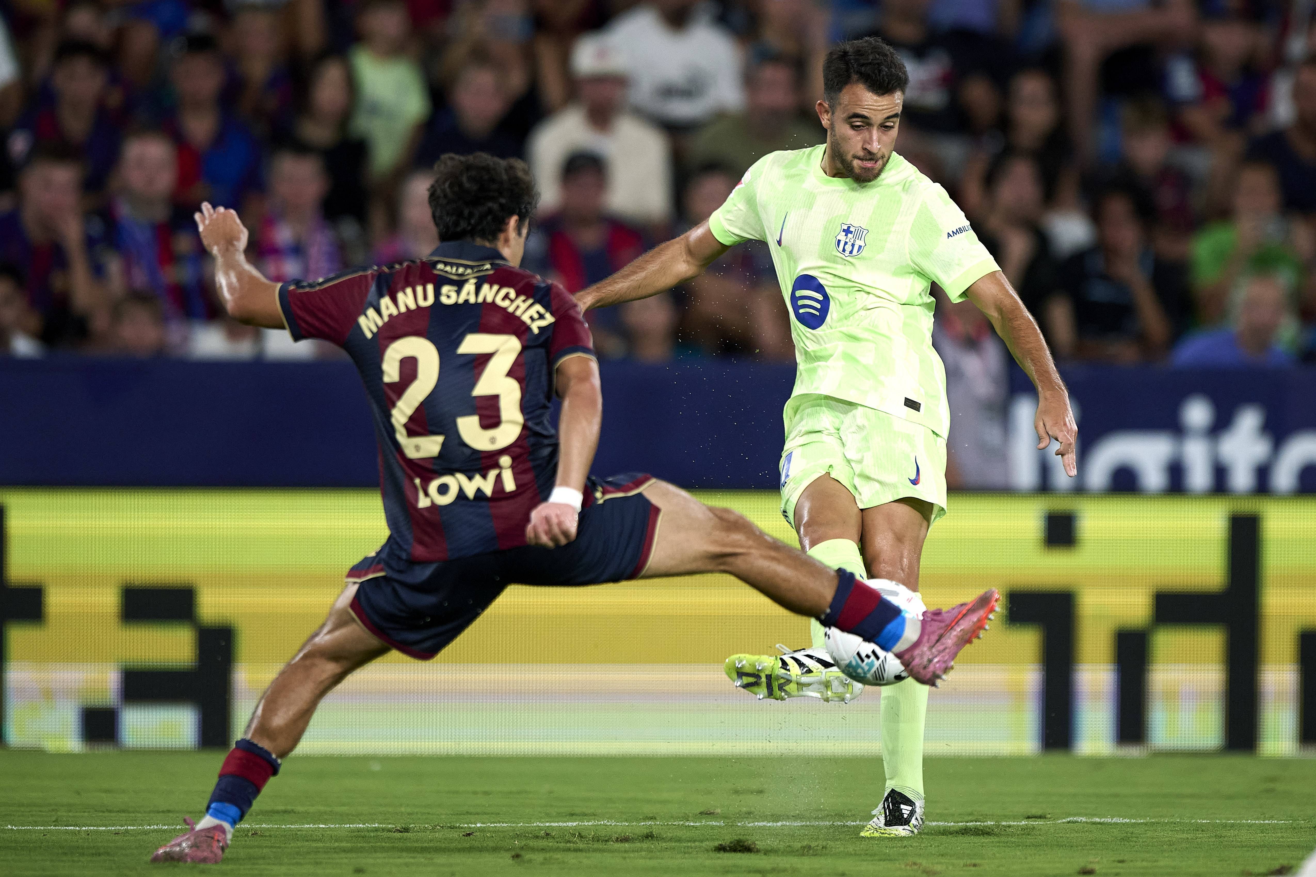 (体育)足球——西甲:巴塞罗那胜莱万特