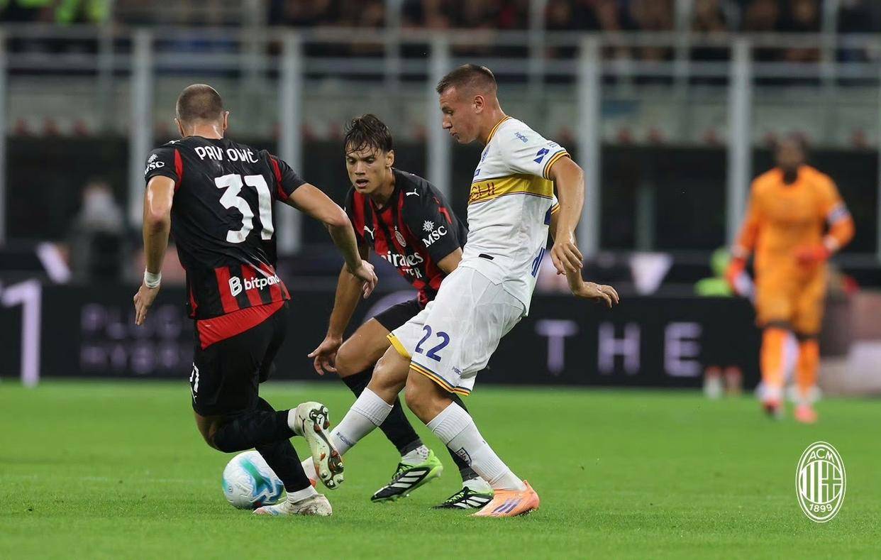 4连胜!米兰双杀莱切,萨56拉比奥惊艳,恩昆库大希门破荒