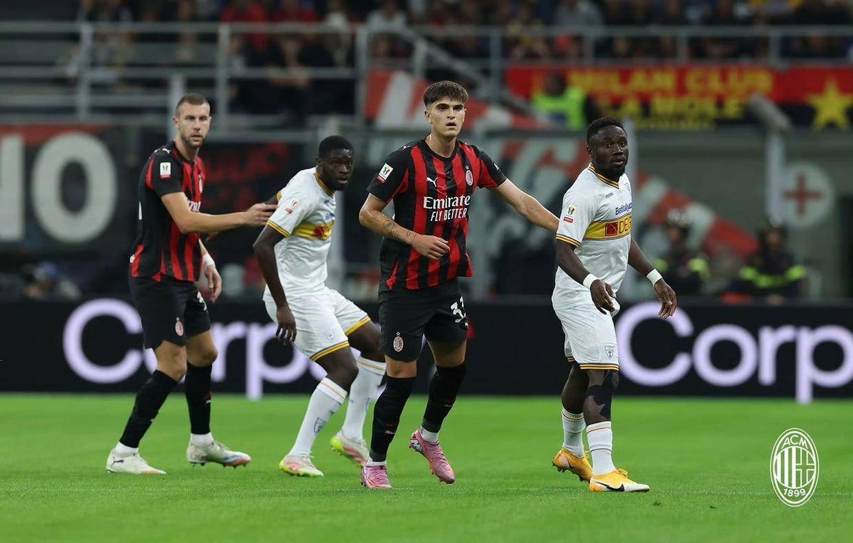 4连胜!米兰双杀莱切,萨56拉比奥惊艳,恩昆库大希门破荒