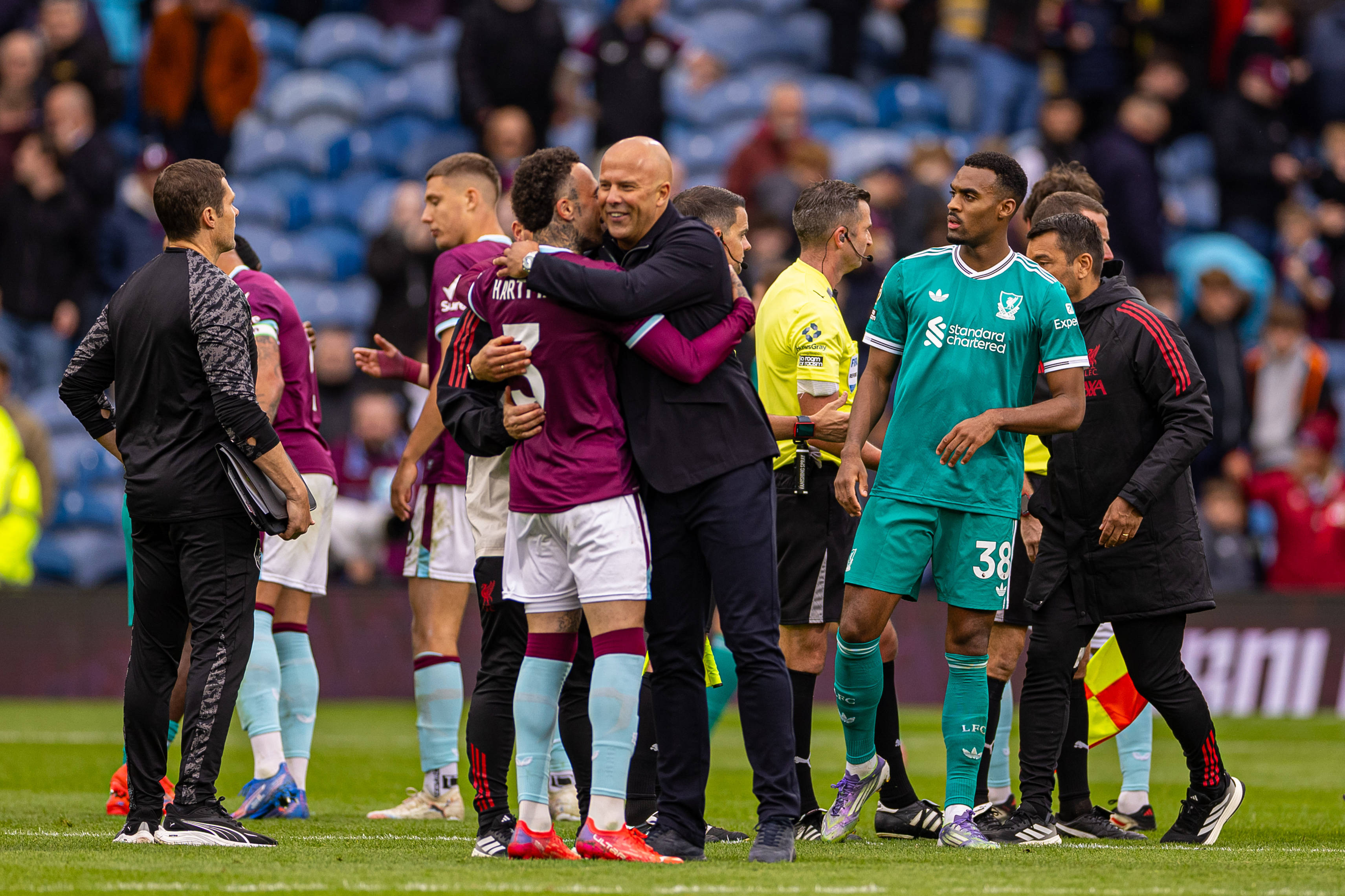 (体育)足球——英超:利物浦胜伯恩利