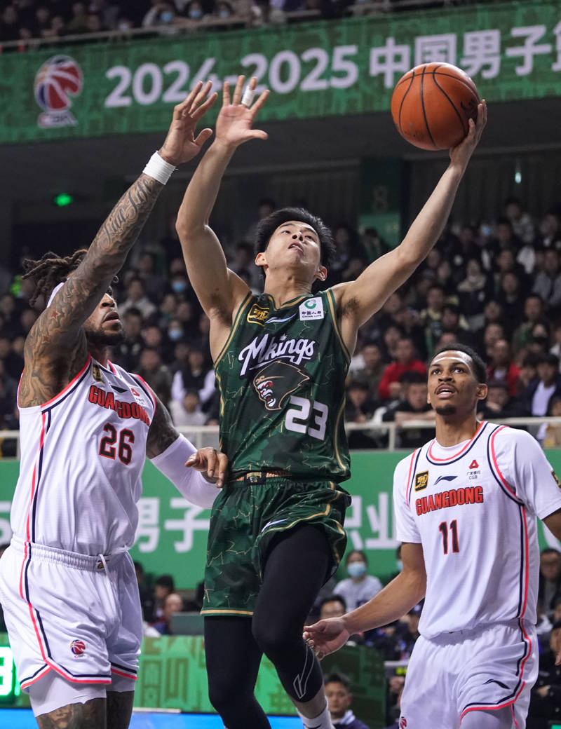 林葳留洋加盟俄勒冈大学,成为从CBA到NCAA第一人