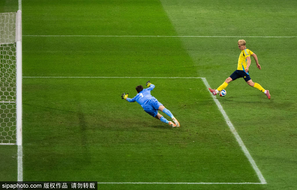 带不动!阿森纳利物浦两大神锋联手造良机 热刺小将失空门