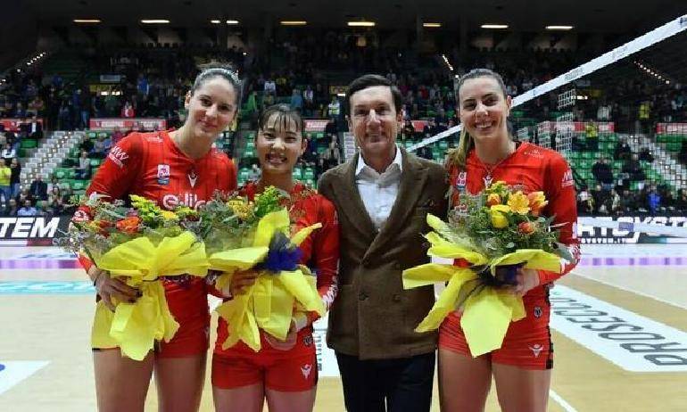 3-2险胜！科内利亚诺12连胜领跑意甲，朱婷归队备战世俱杯