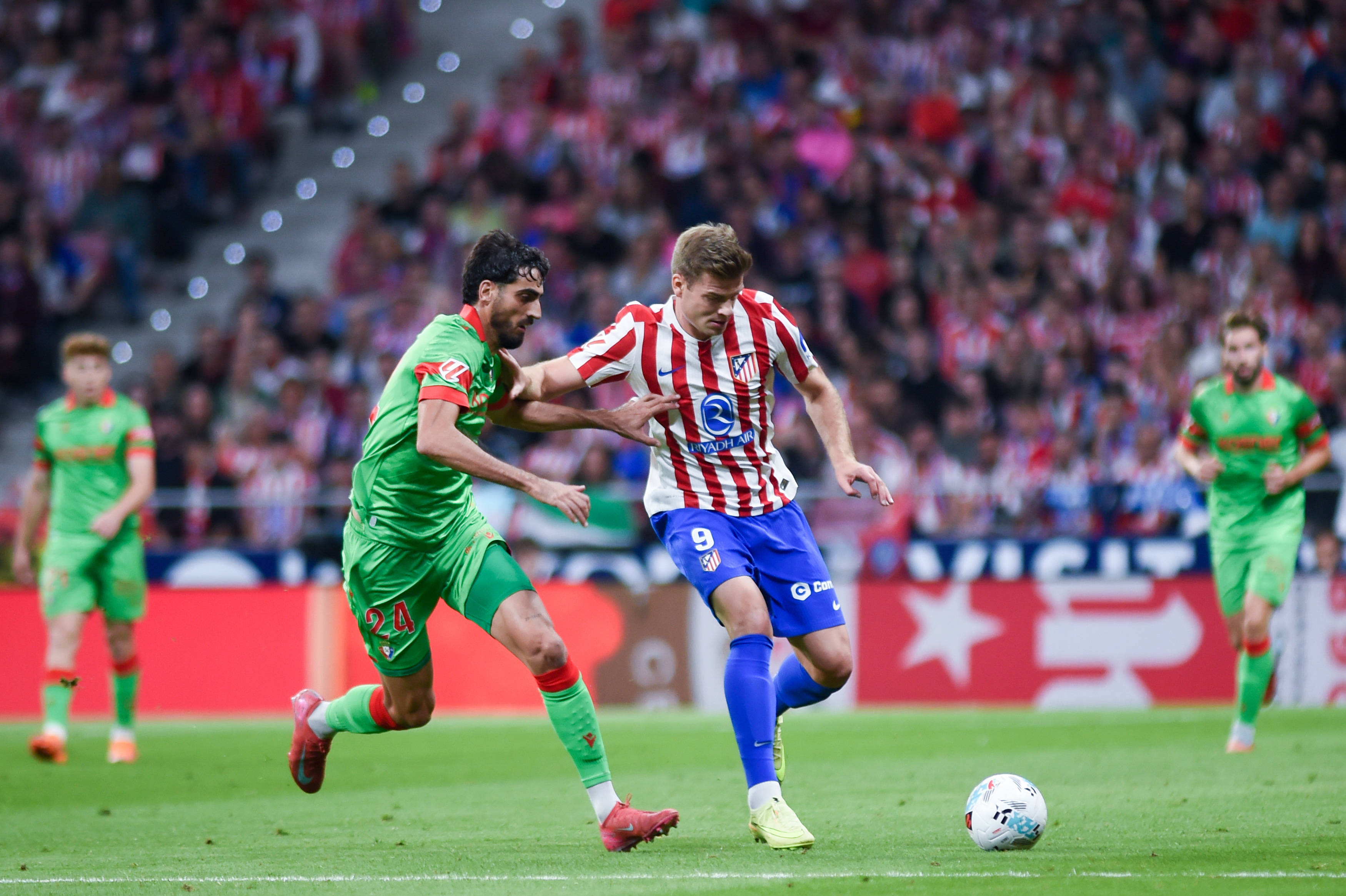 (体育)足球——西甲:马德里竞技胜奥萨苏纳