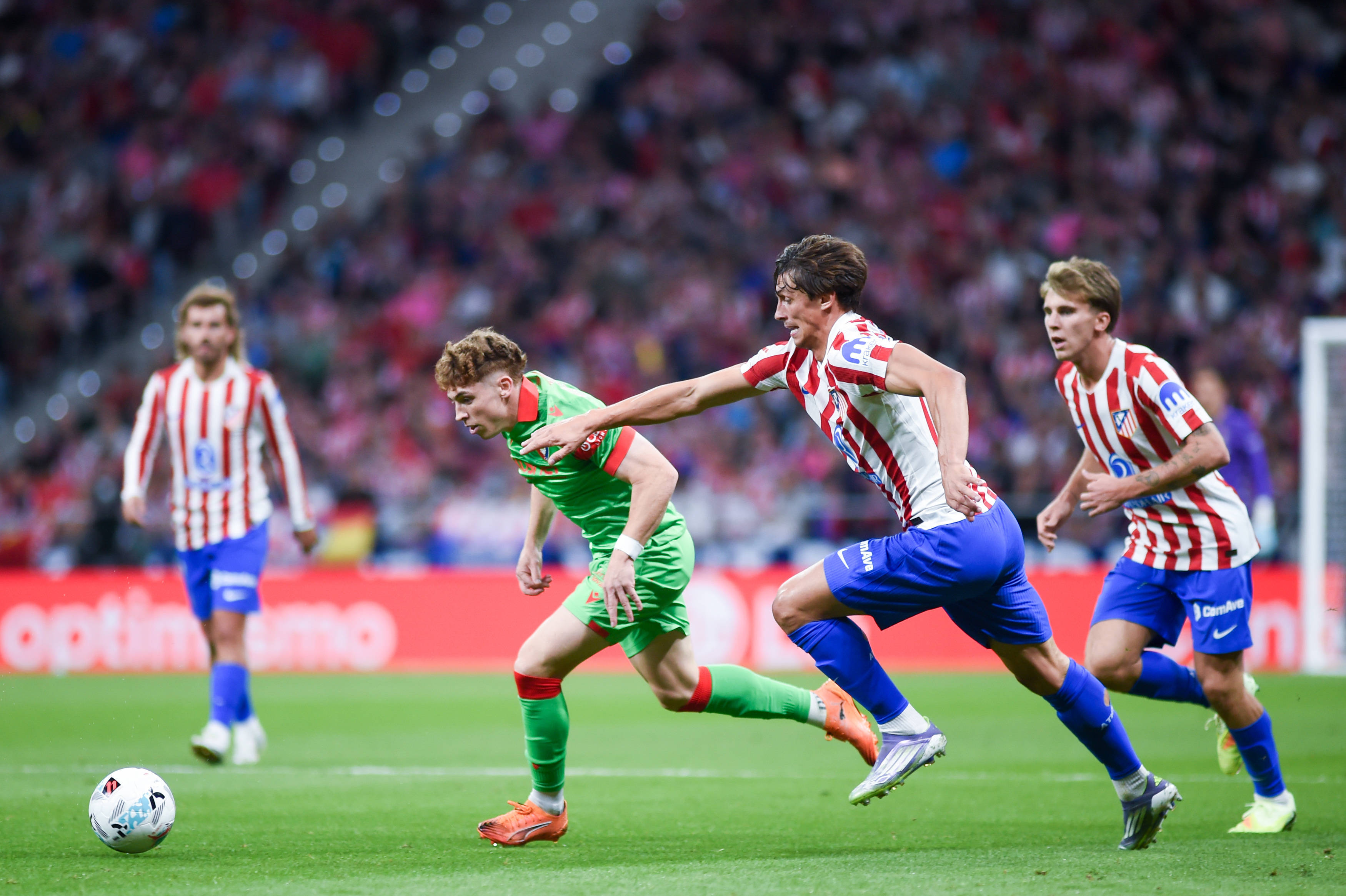 (体育)足球——西甲:马德里竞技胜奥萨苏纳