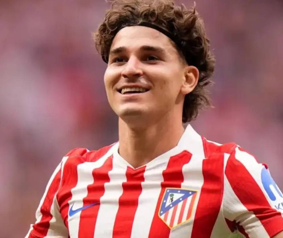 11球5助攻！西媒曝阿尔瓦雷斯主动示好巴萨，小蜘蛛为啥不想去阿森纳