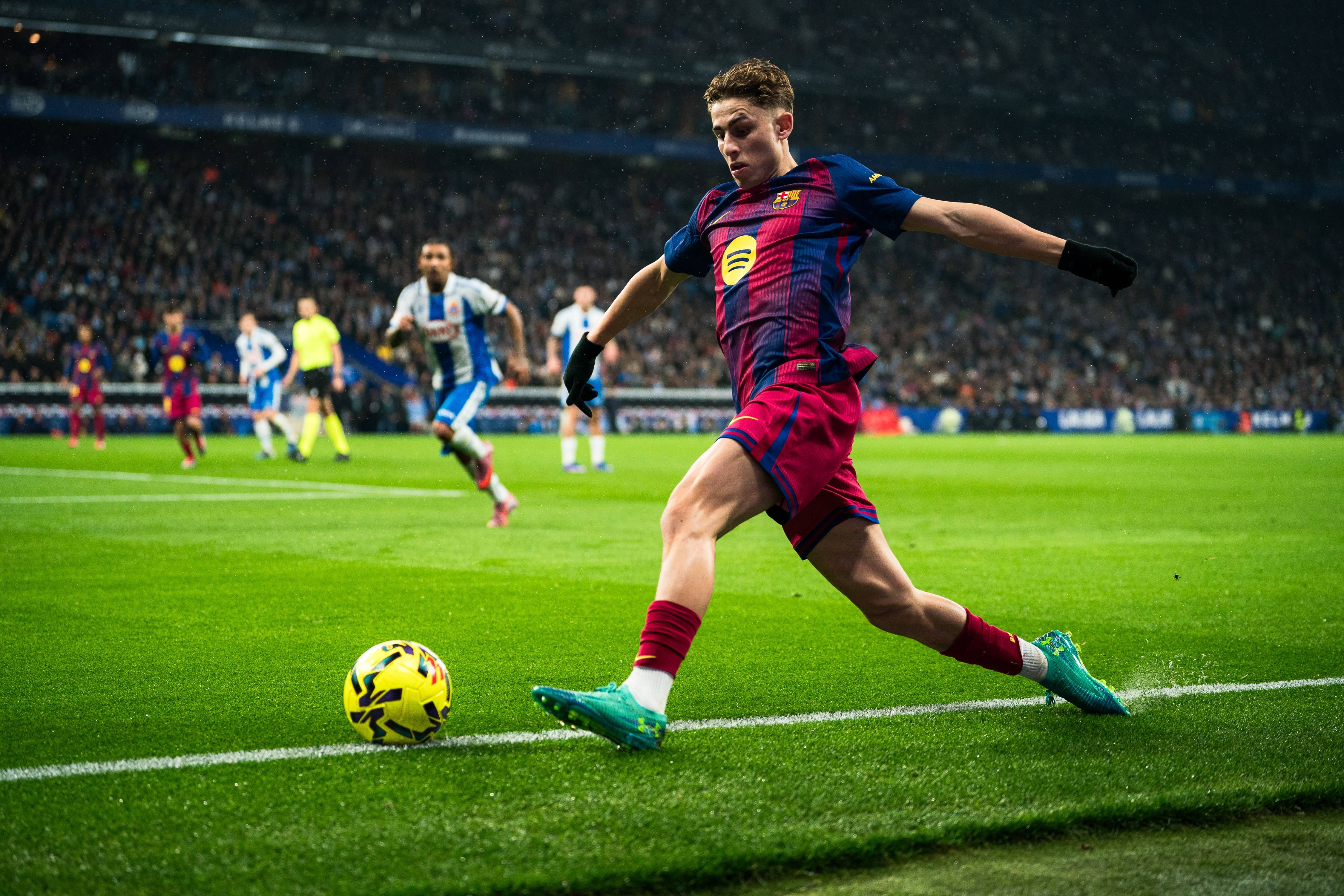 （体育）足球——西甲：巴塞罗那胜西班牙人